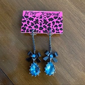 Betsey Johnson long teardrop earring with bows